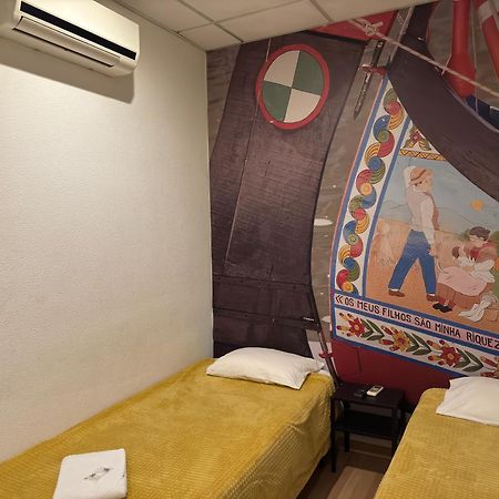 Peters Guesthouse Авейру Экстерьер фото