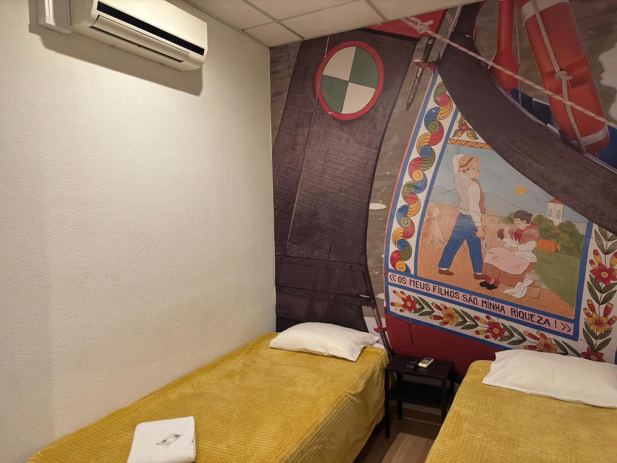 Peters Guesthouse Авейру Экстерьер фото