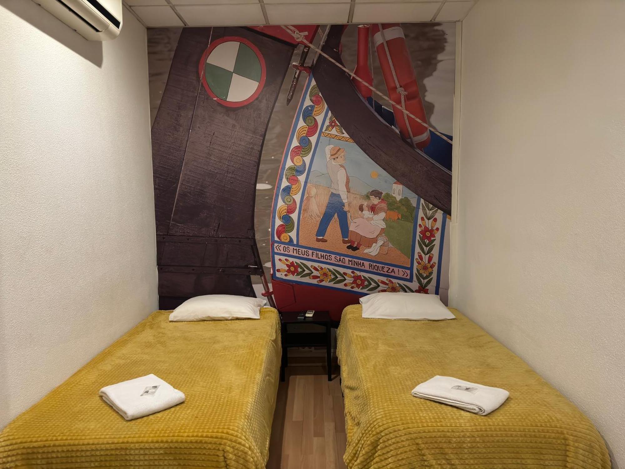 Peters Guesthouse Авейру Экстерьер фото