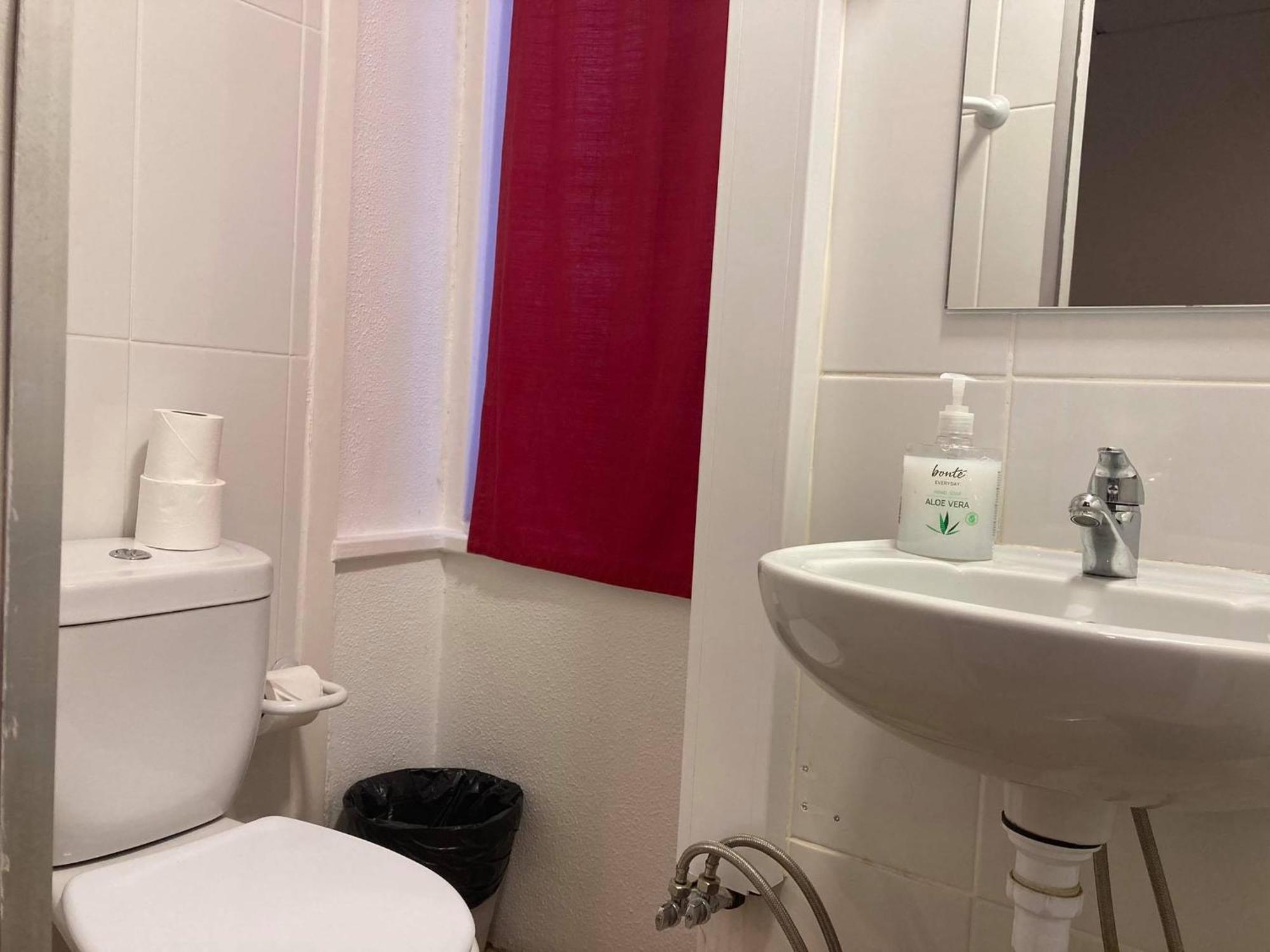 Peters Guesthouse Авейру Номер фото