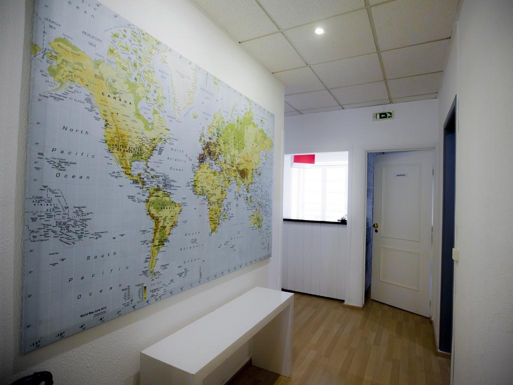 Peters Guesthouse Авейру Экстерьер фото