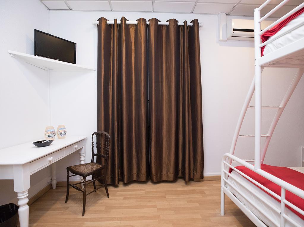 Peters Guesthouse Авейру Экстерьер фото