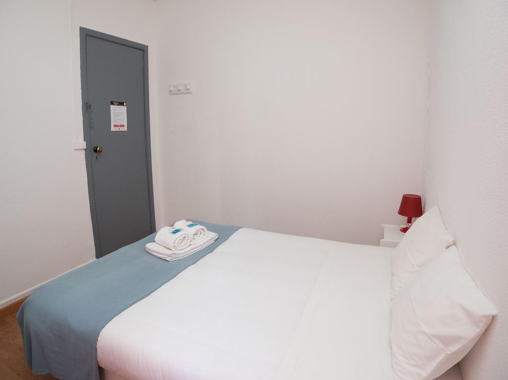 Peters Guesthouse Авейру Экстерьер фото
