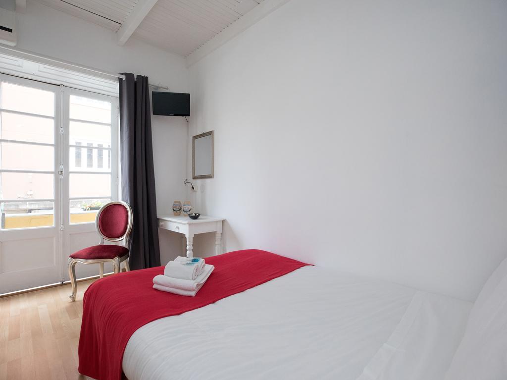 Peters Guesthouse Авейру Экстерьер фото