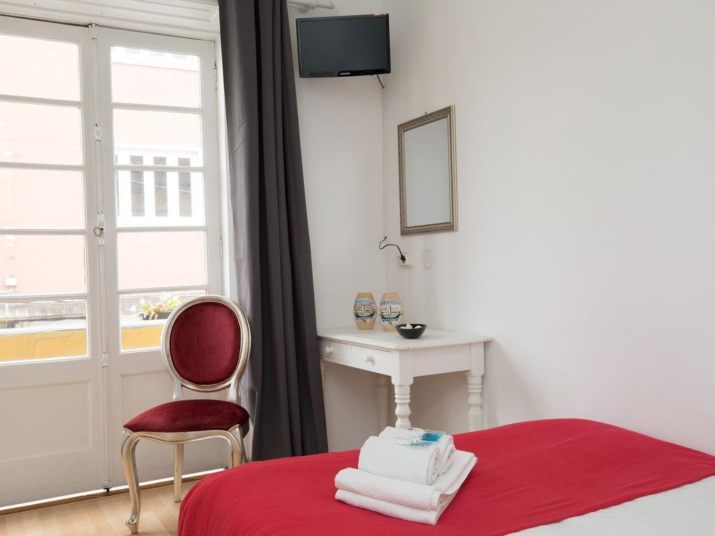 Peters Guesthouse Авейру Экстерьер фото
