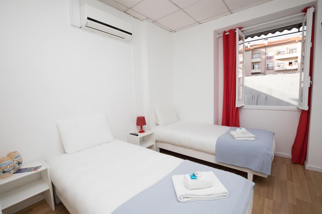 Peters Guesthouse Авейру Экстерьер фото