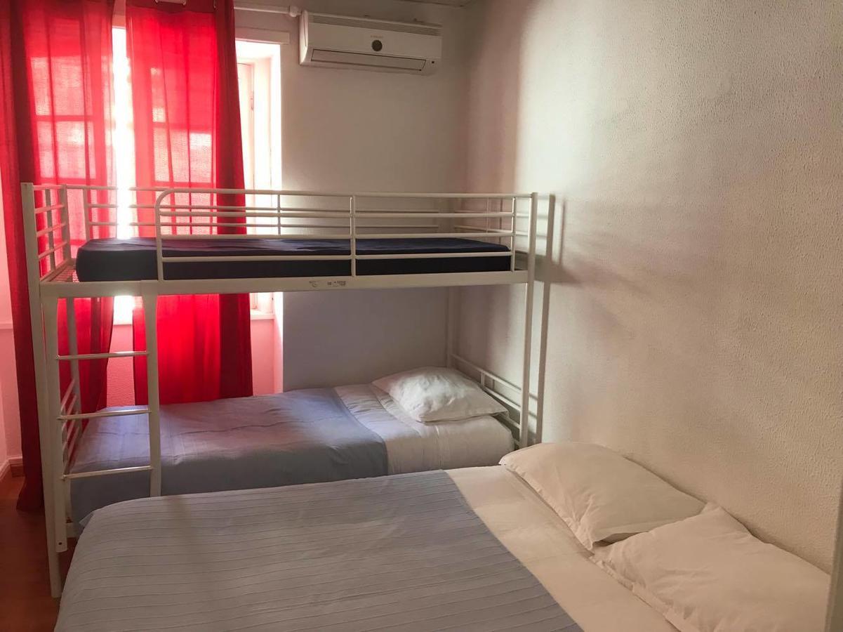 Peters Guesthouse Авейру Экстерьер фото